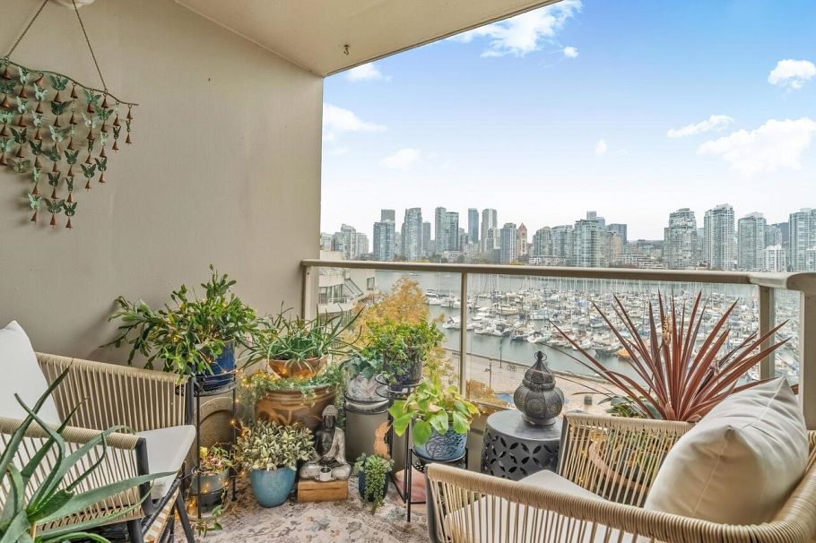 521 666 Leg In Boot Square Vancouver, BC - 17