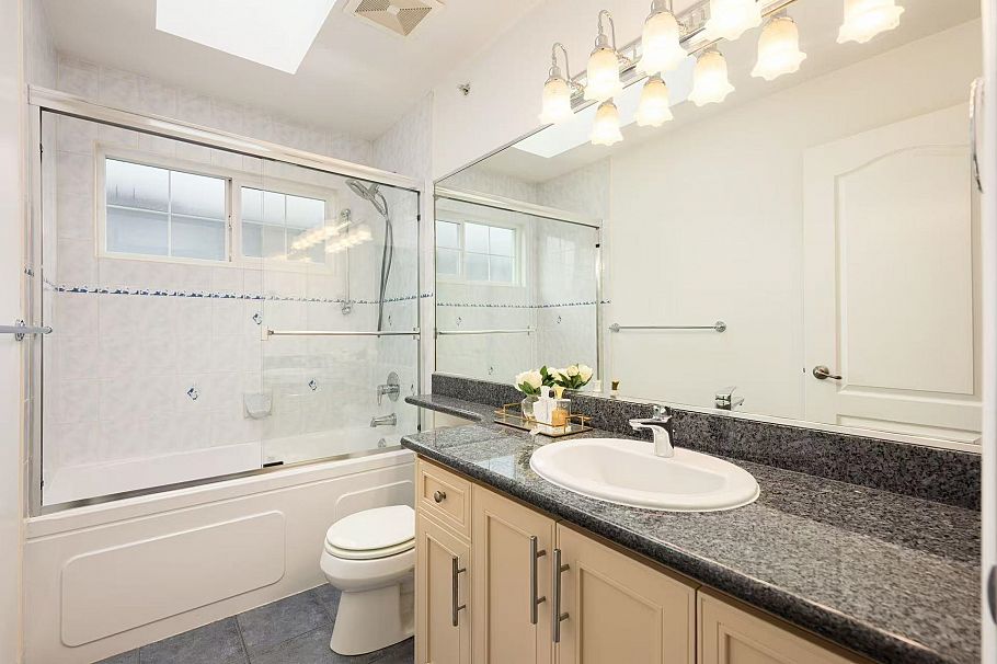 2818 W 19th Avenue Vancouver, BC - 31