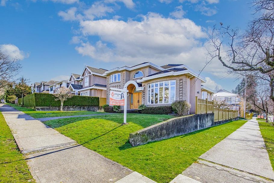 2288 W 20th Avenue Vancouver, BC - 3