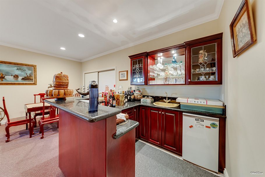 4989 Chalet Place North Vancouver, BC - 33