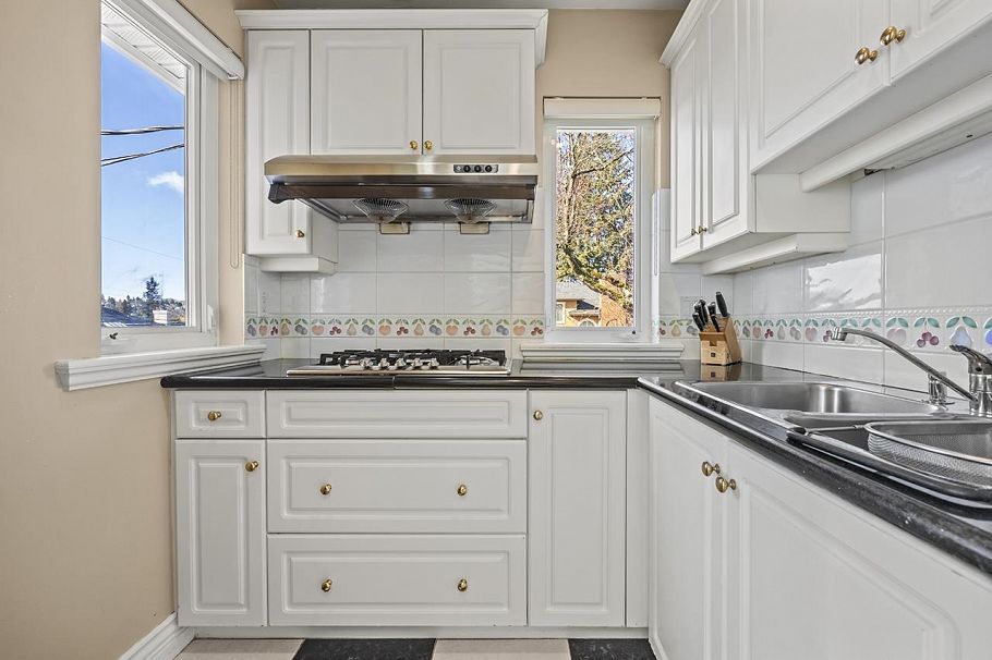 2288 W 20th Avenue Vancouver, BC - 14