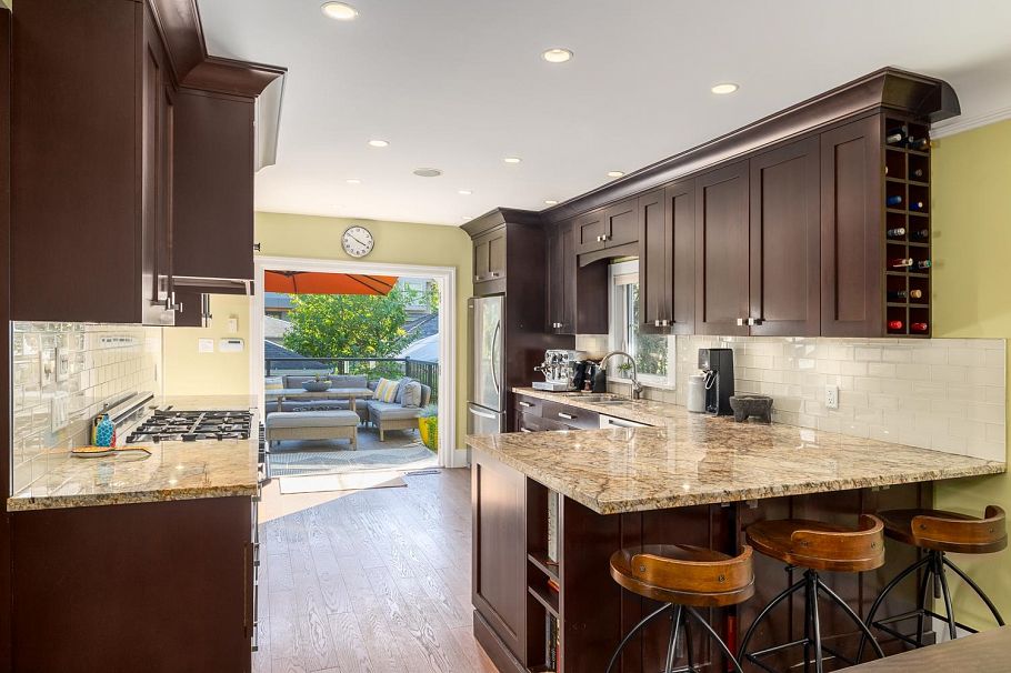 3432 W 13th Avenue Vancouver, BC - 12