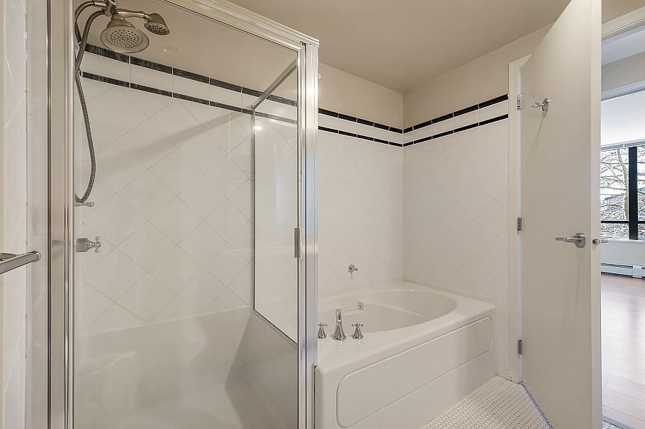 312 170 W 1st Street North Vancouver, BC - 18