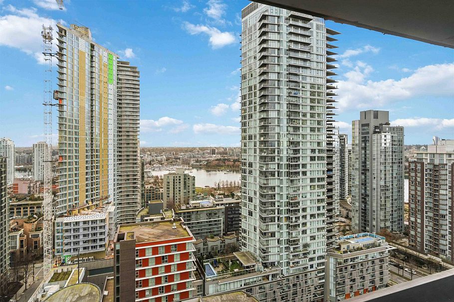 2303 1325 Rolston Street Vancouver, BC - 23