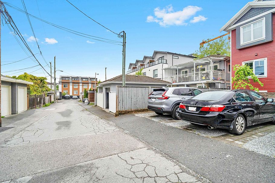 2743 Duke Street Vancouver, BC - 5