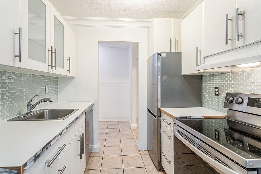 112 240 Mahon Avenue North Vancouver, BC - 10