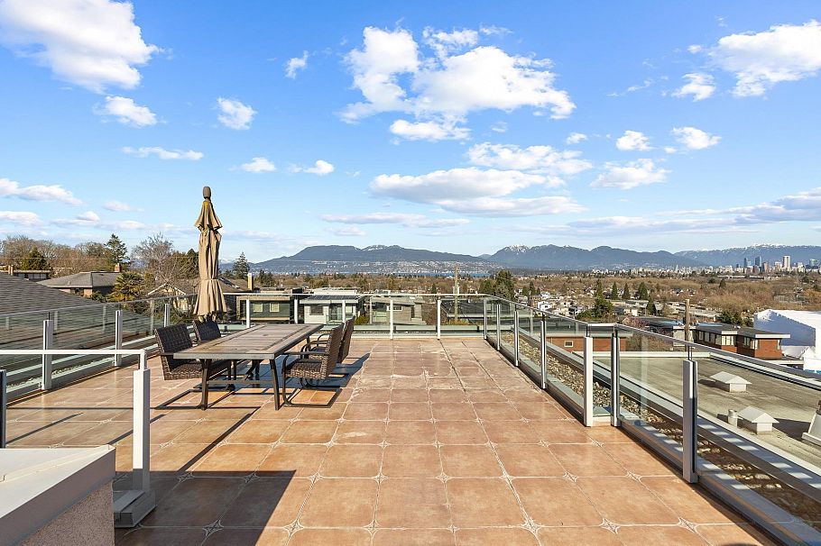 3253 W 21st Avenue Vancouver, BC - 32