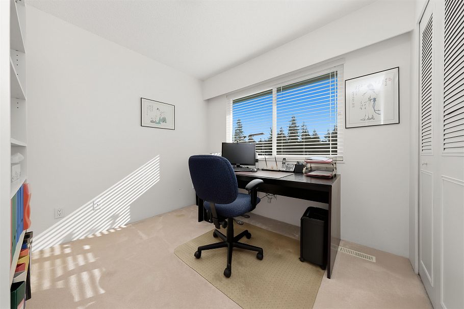 2716 Byron Road North Vancouver, BC - 27