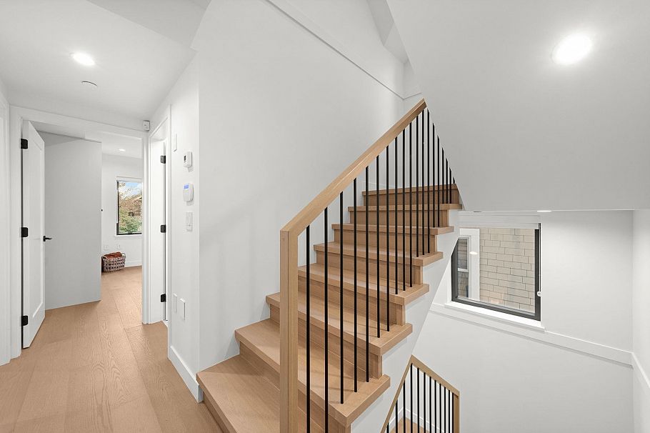 1 2247 Parker Street Vancouver, BC - 21