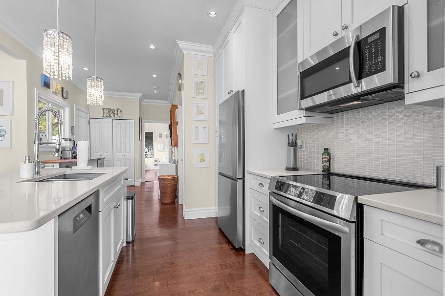 324 E 24th Street North Vancouver, BC - 5