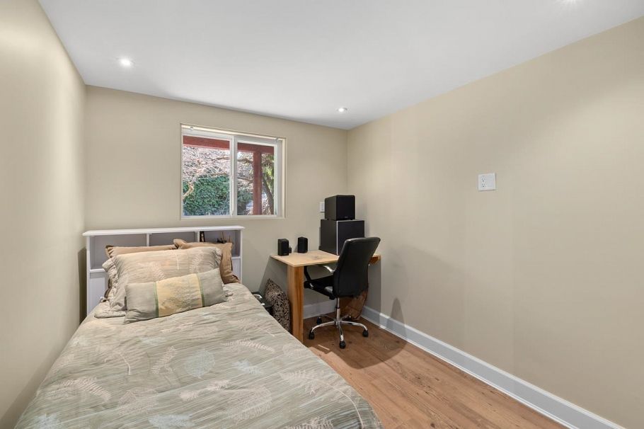 145 E Kensington Road North Vancouver, BC - 34