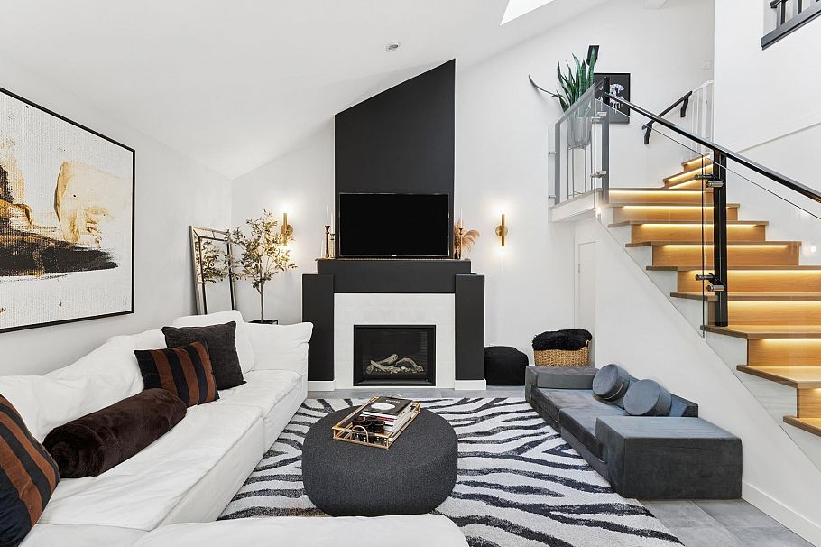 5 1550 Larkhall Crescent North Vancouver, BC - 1