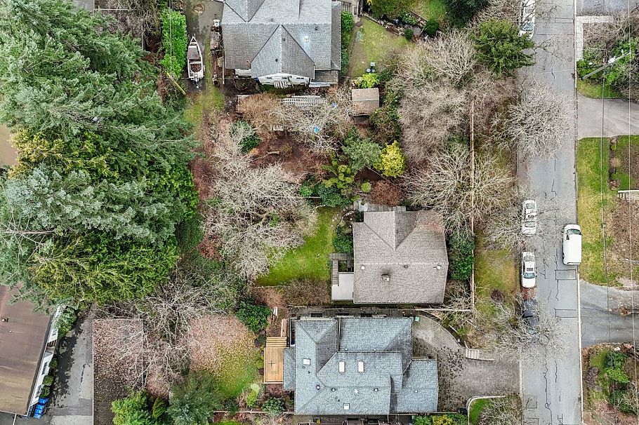 163 E Kings Road North Vancouver, BC - 35