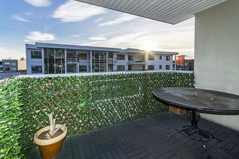 206 1085 W 17th Street North Vancouver, BC - 17