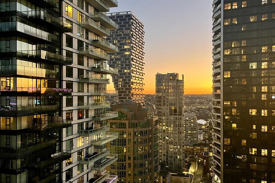 2207 1308 Hornby Street Vancouver, BC - 1