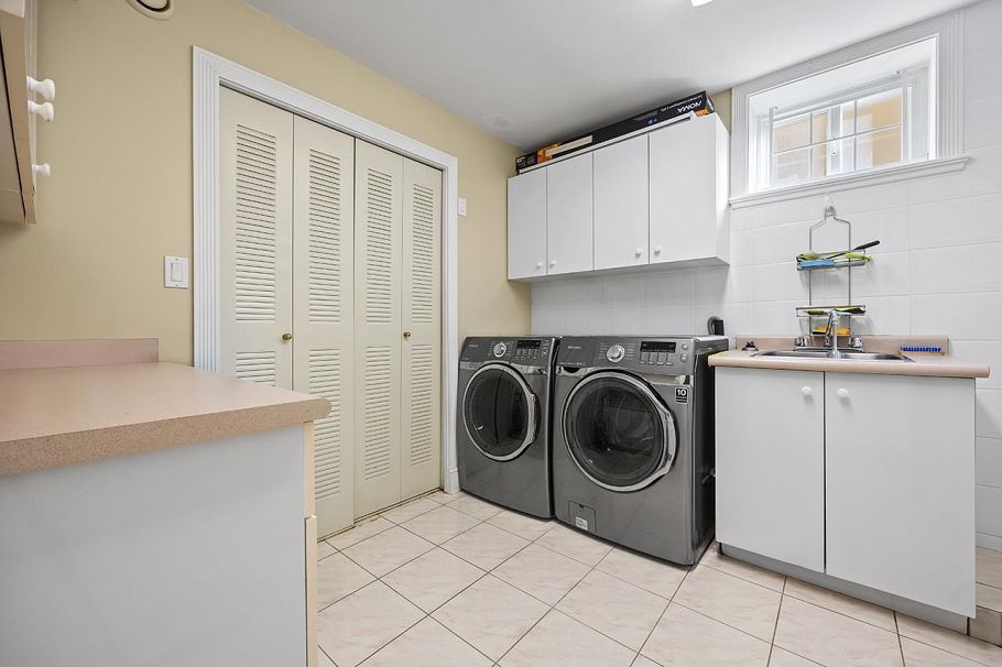 2288 W 20th Avenue Vancouver, BC - 35