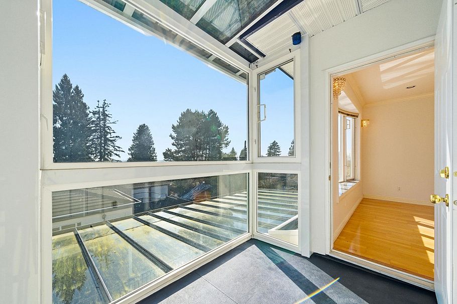 213 W 28th Street North Vancouver, BC - 17