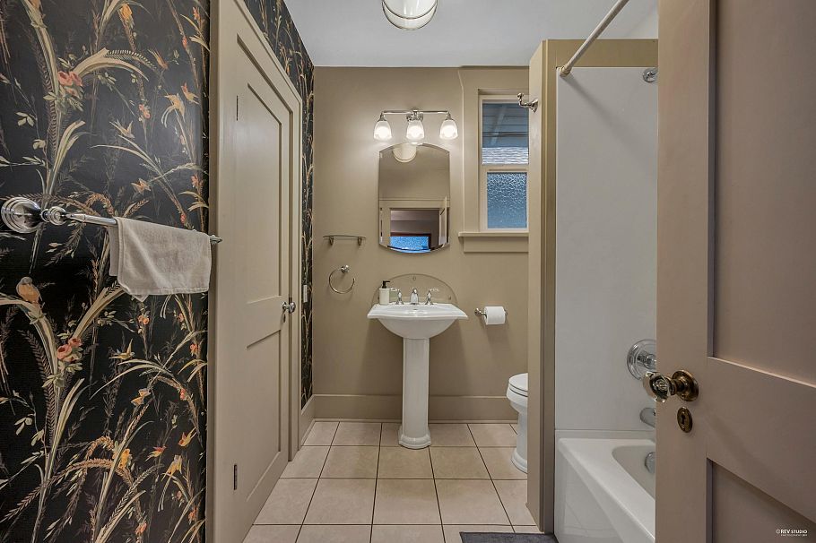 3174 W 10th Avenue Vancouver, BC - 16