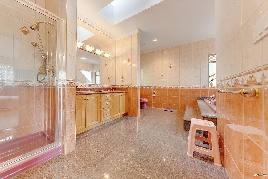 4989 Chalet Place North Vancouver, BC - 18