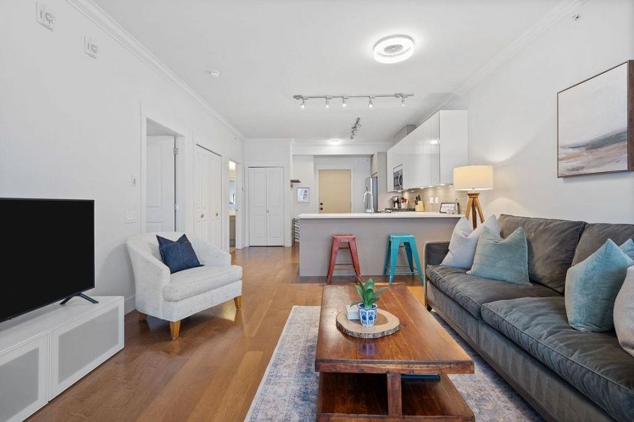 403 857 W 15th Street North Vancouver, BC - 6