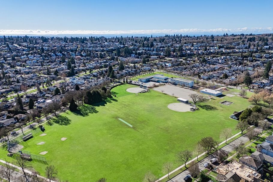 2288 W 20th Avenue Vancouver, BC - 40