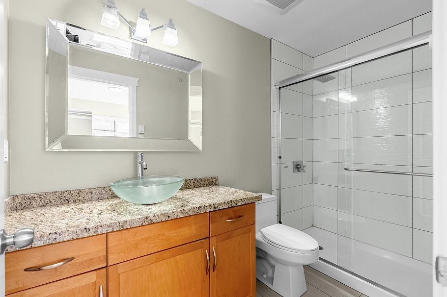 999 W 20th Avenue Vancouver, BC - 16