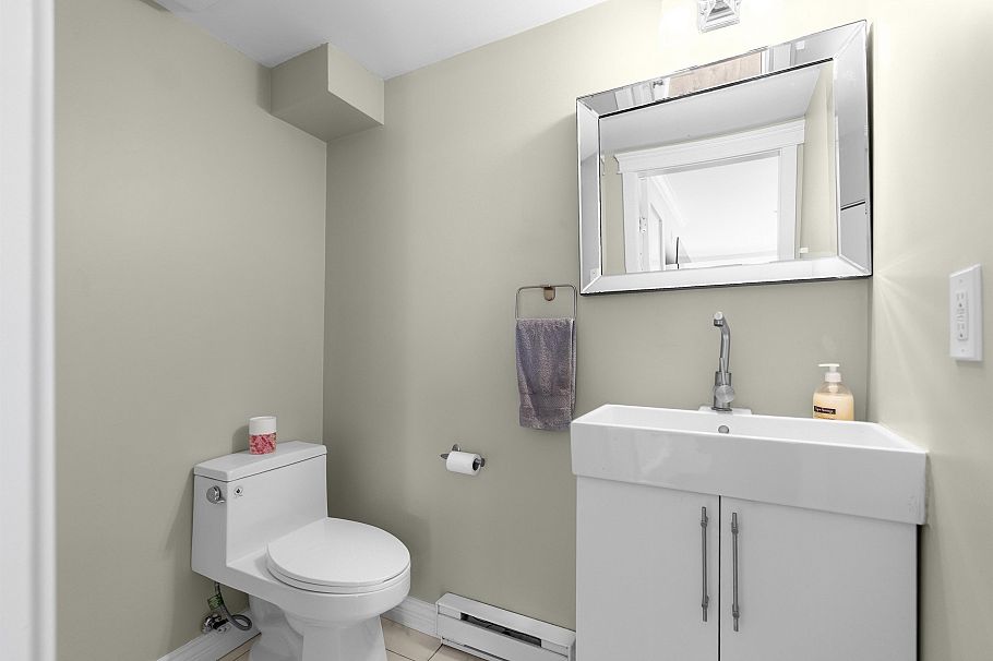 999 W 20th Avenue Vancouver, BC - 8