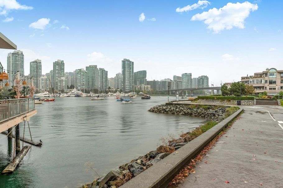 521 666 Leg In Boot Square Vancouver, BC - 35