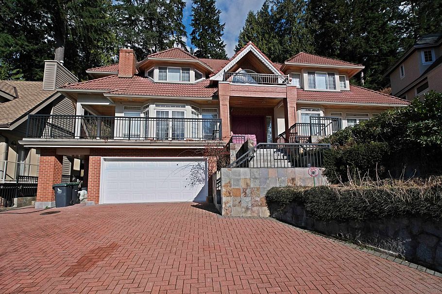 4989 Chalet Place North Vancouver, BC - 4