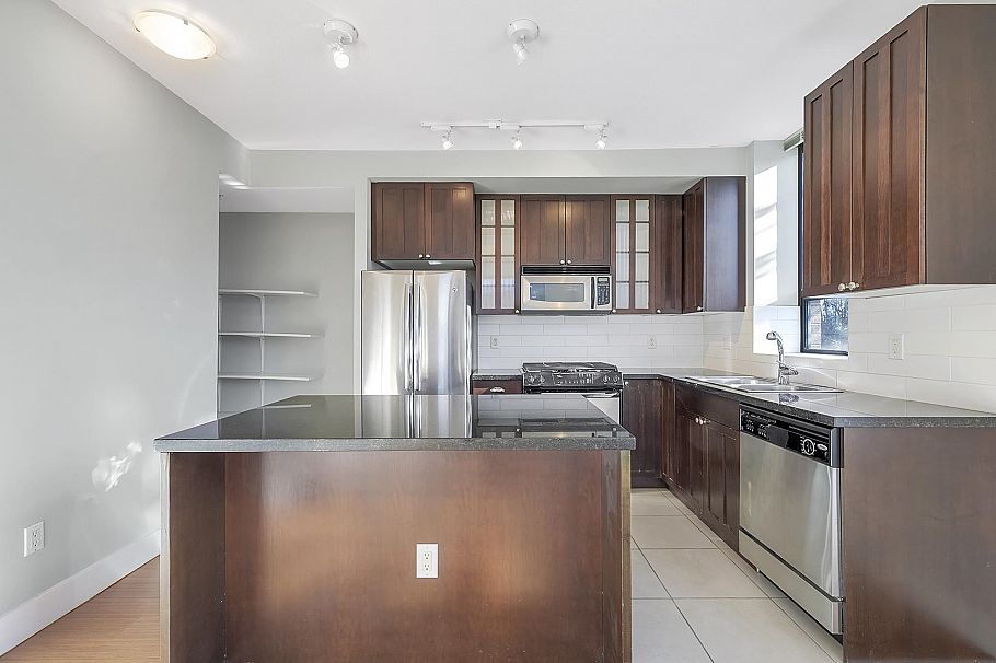 312 170 W 1st Street North Vancouver, BC - 8