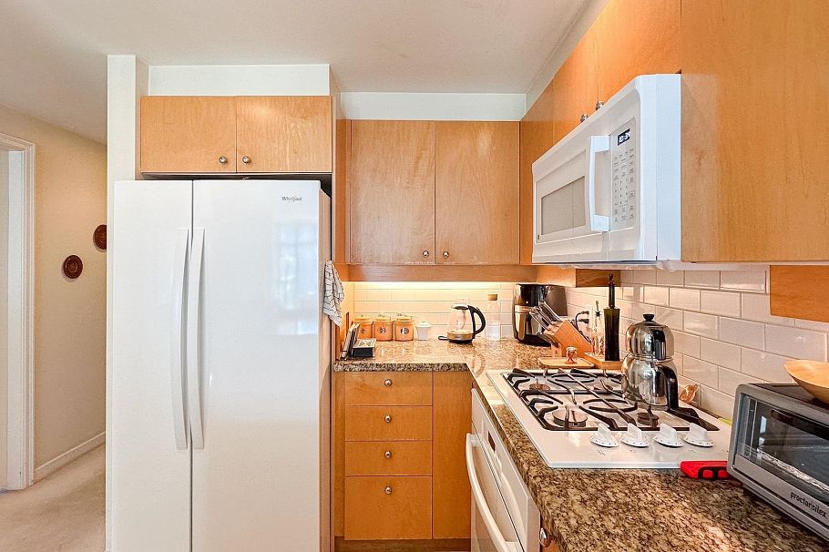 1004 1710 Bayshore Drive Vancouver, BC - 10