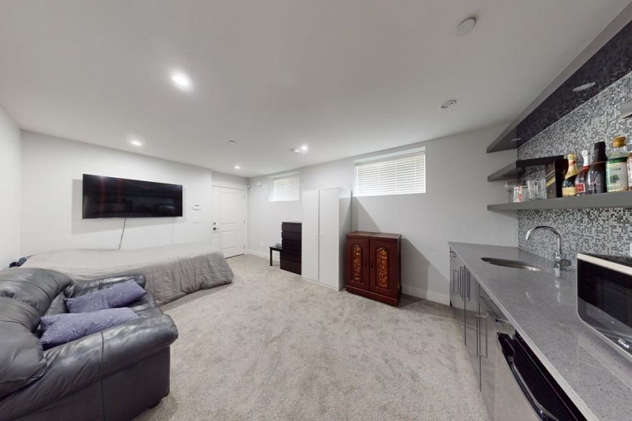 3317 E 3rd Avenue Vancouver, BC - 34