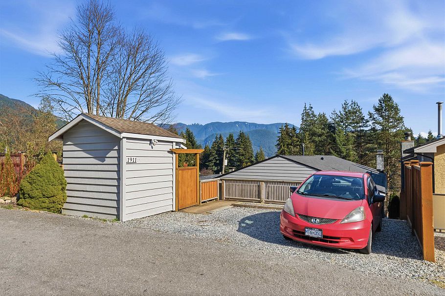 1911 Deep Cove Road North Vancouver, BC - 25