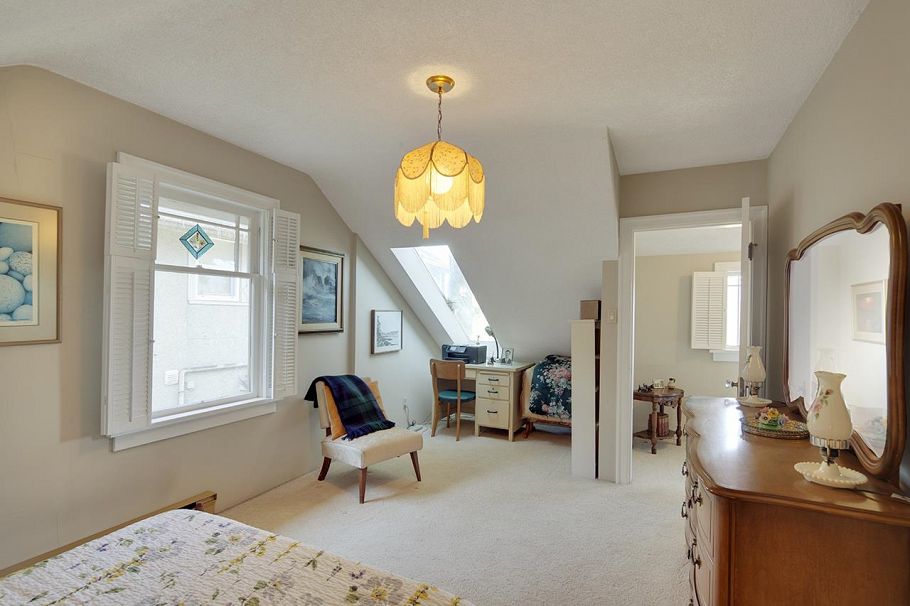 3657 W 14th Avenue Vancouver, BC - 35