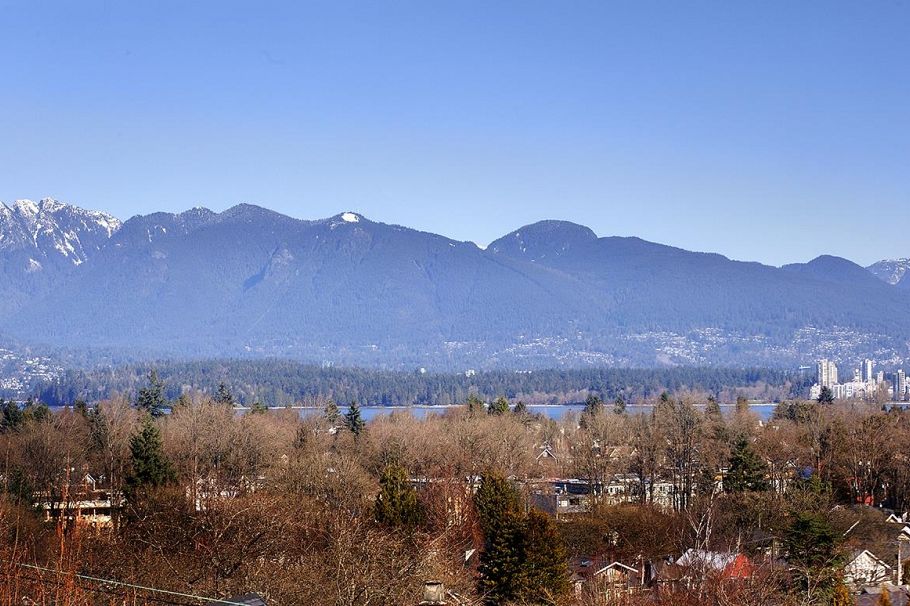 3657 W 14th Avenue Vancouver, BC - 1