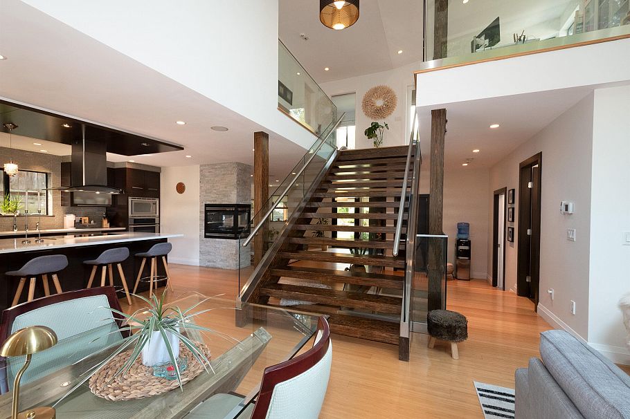 1930 Panorama Drive North Vancouver, BC - 16