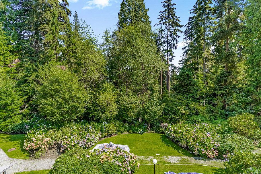 305 1500 Ostler Court North Vancouver, BC - 2