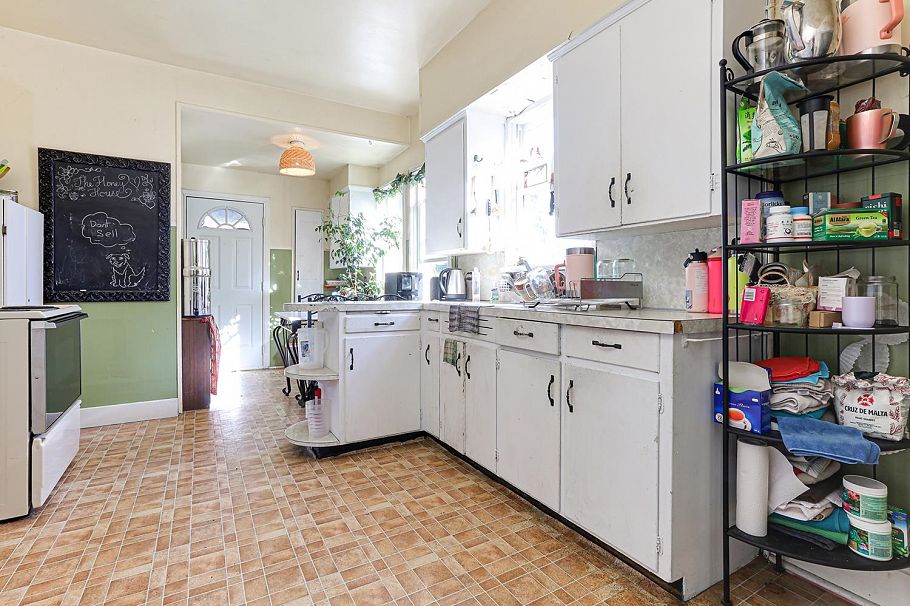 333 E 13th Avenue Vancouver, BC - 13