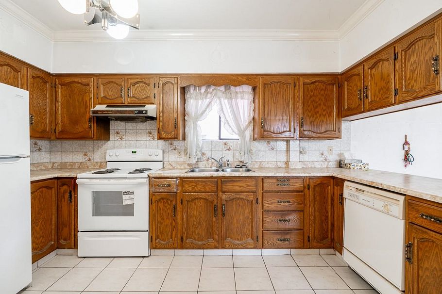 2604 E 19th Avenue Vancouver, BC - 8