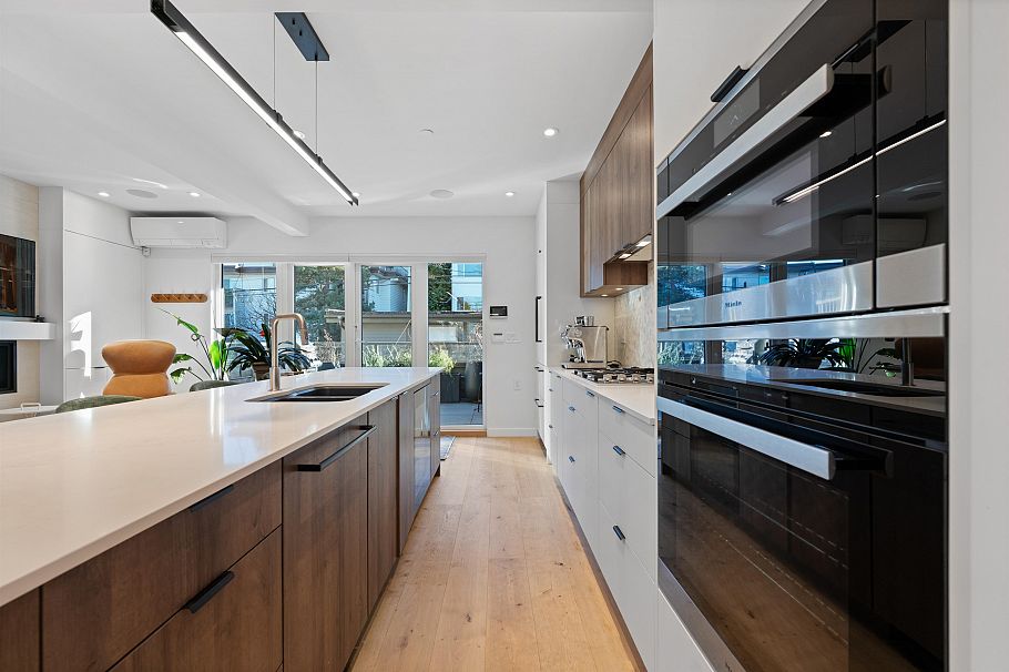 2142 W 1st Avenue Vancouver, BC - 13