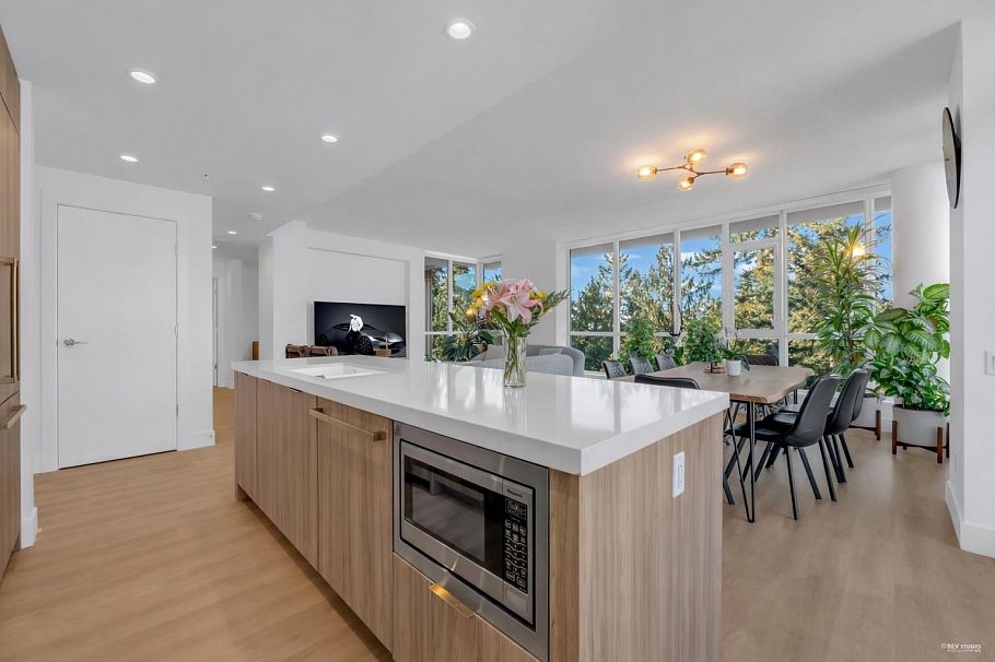 1101 2325 Emery Court North Vancouver, BC - 13