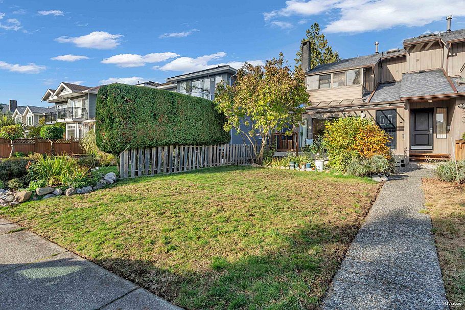 252 E 21st Street North Vancouver, BC - 24