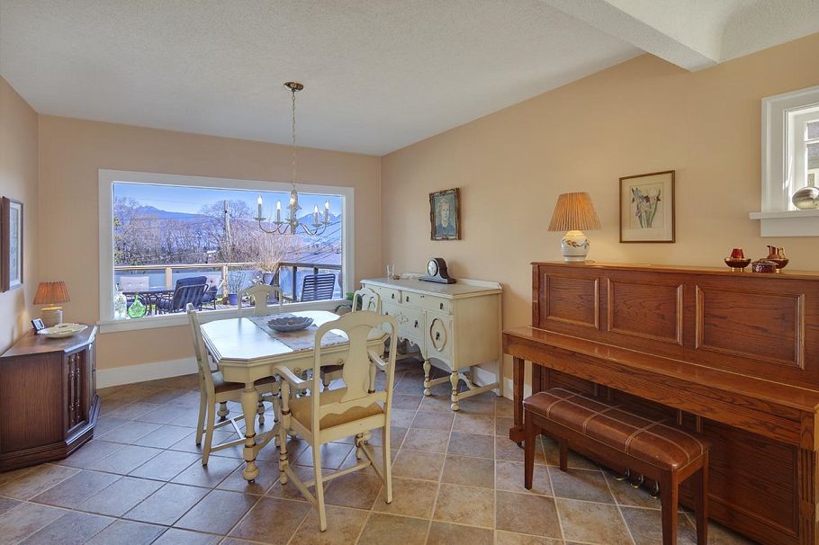 3657 W 14th Avenue Vancouver, BC - 23