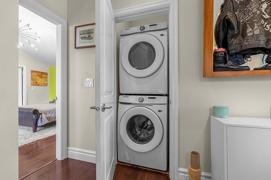 324 E 24th Street North Vancouver, BC - 30