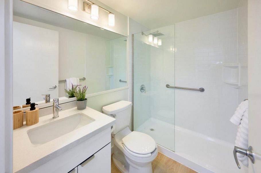 311 1033 St. Georges Avenue North Vancouver, BC - 22