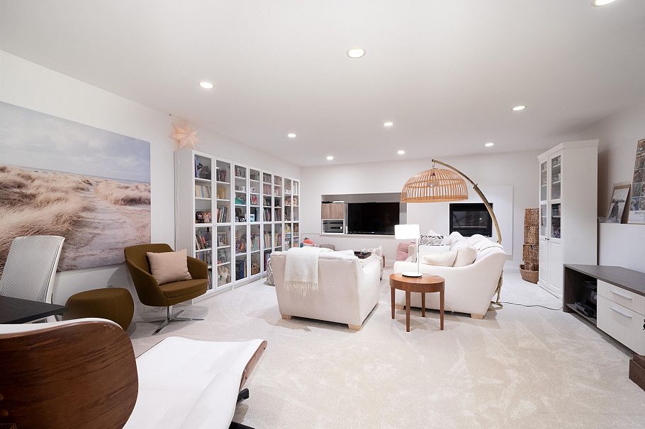 1930 Panorama Drive North Vancouver, BC - 29