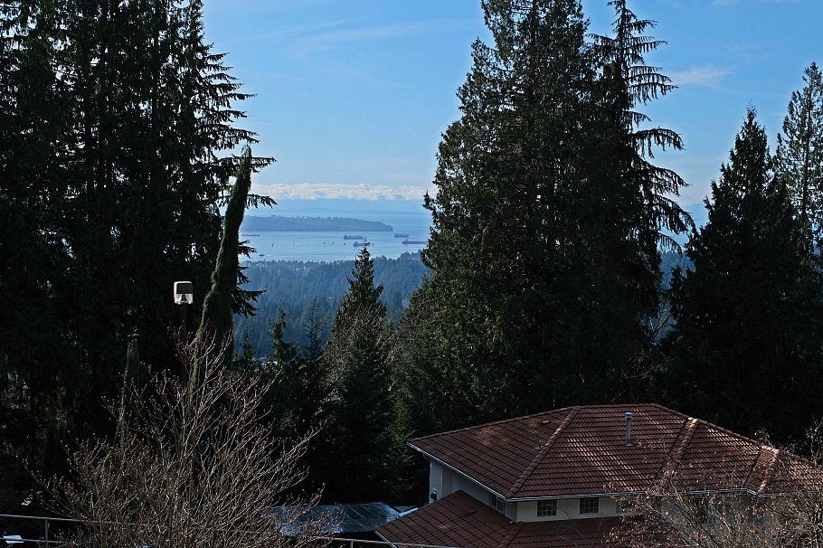 4989 Chalet Place North Vancouver, BC - 5