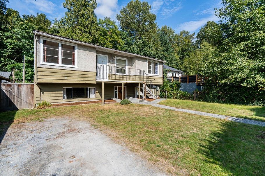 2212 Old Dollarton Road North Vancouver, BC - 2