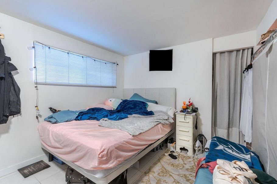 2216 E 41st Avenue Vancouver, BC - 14