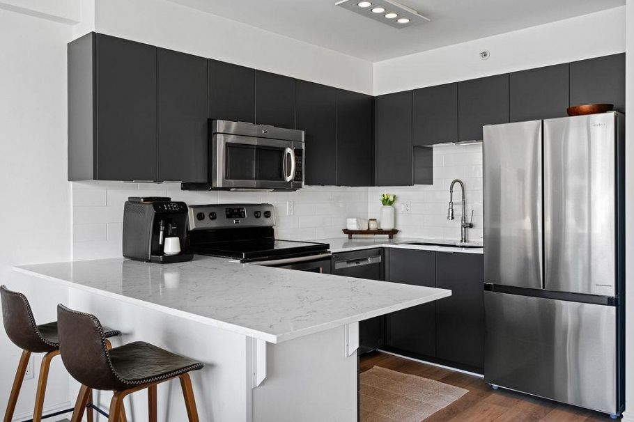 404 1633 W 8th Avenue Vancouver, BC - 8